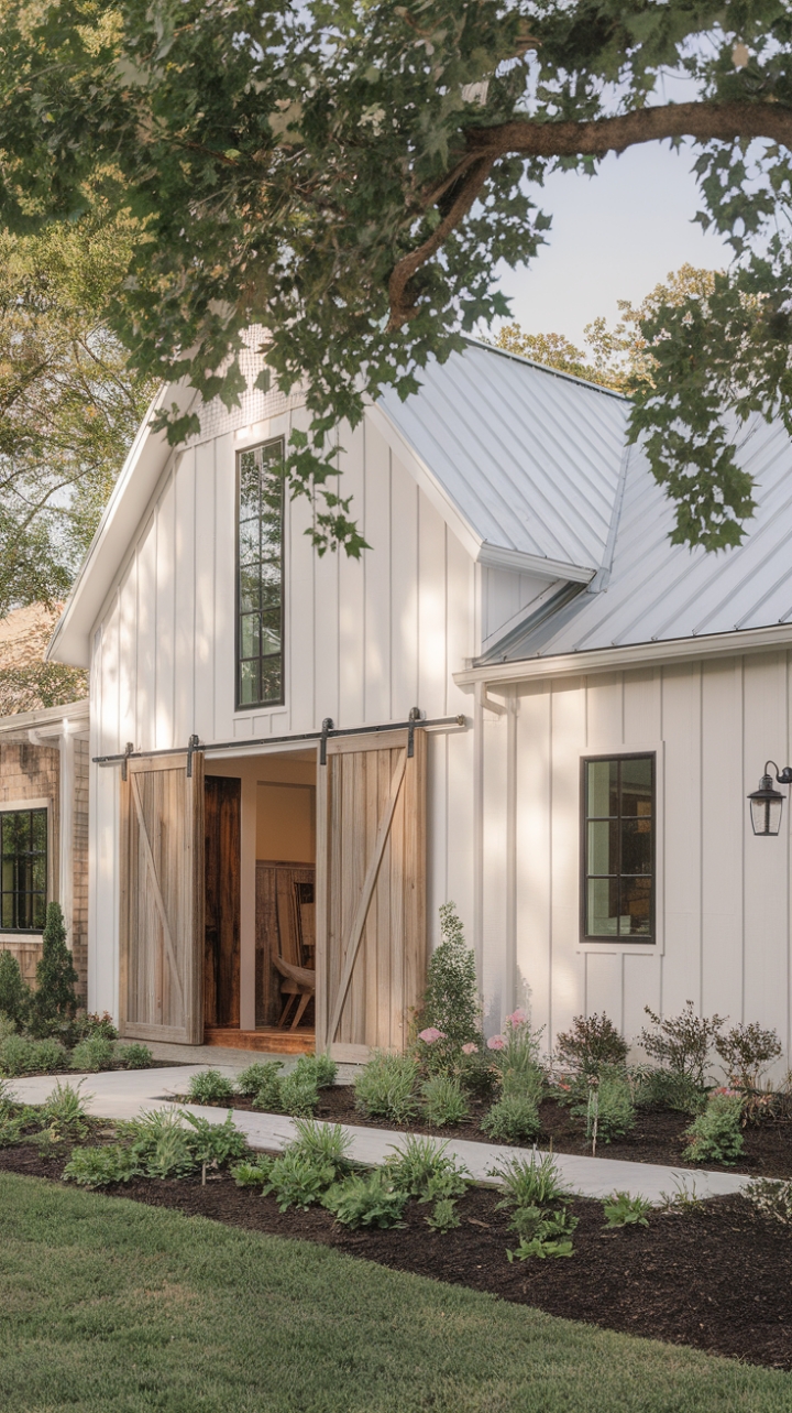 Contemporary Rustic Retreat with Vibrant Surroundings
